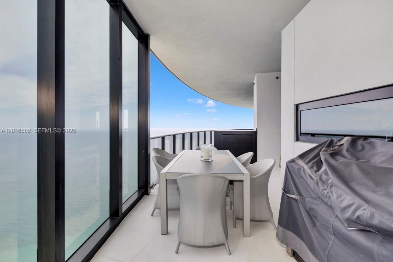 18555 Collins Ave, Unit 4605, Sunny Isles Beach, FL 33160 Photo