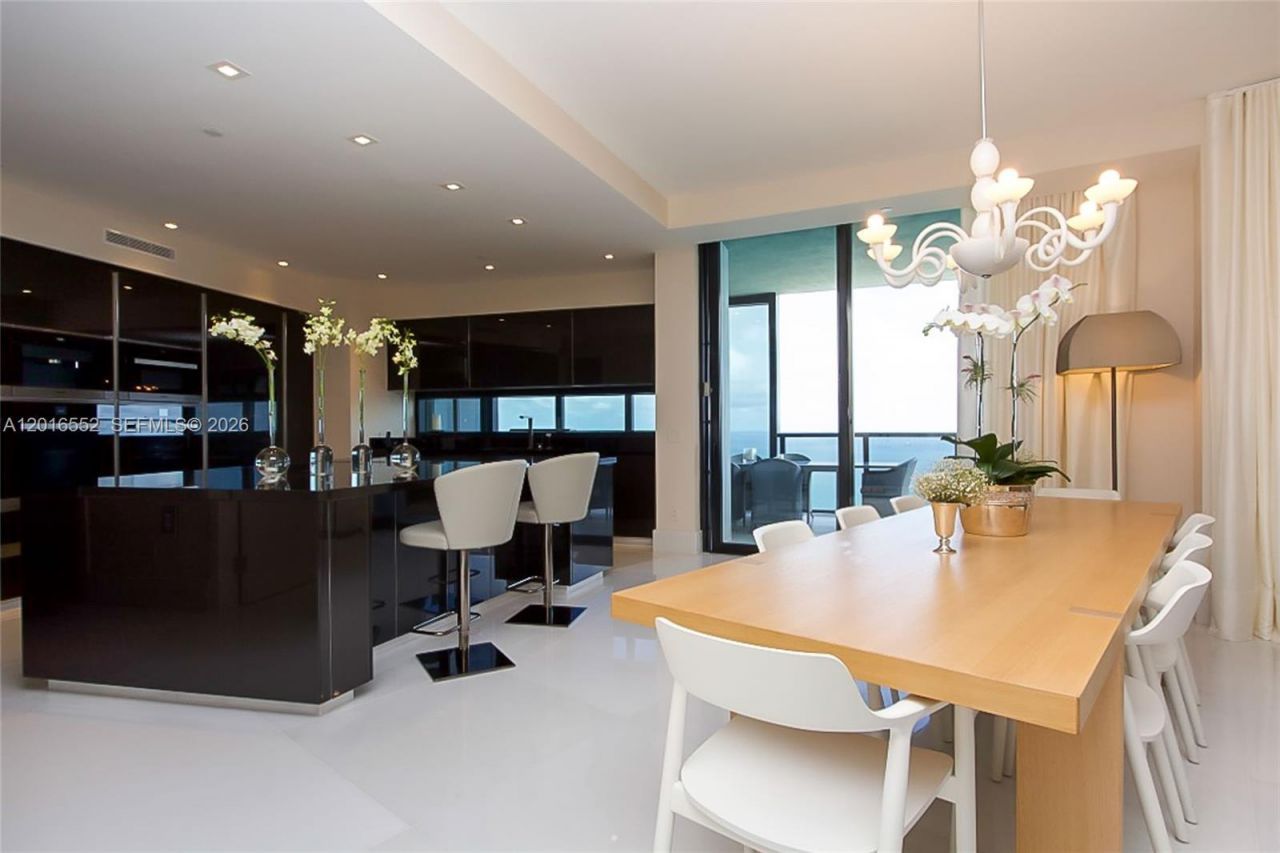 18555 Collins Ave , Unit 4605, Sunny Isles Beach, FL 33160 Photo
