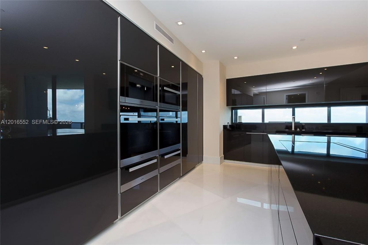 18555 Collins Ave , Unit 4605, Sunny Isles Beach, FL 33160 Photo
