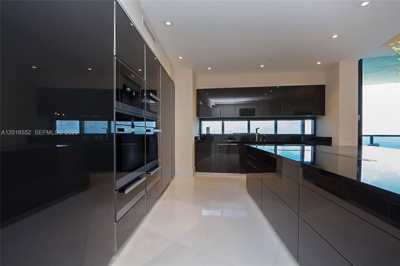 18555 Collins Ave , Unit 4605, Sunny Isles Beach, FL 33160 Photo