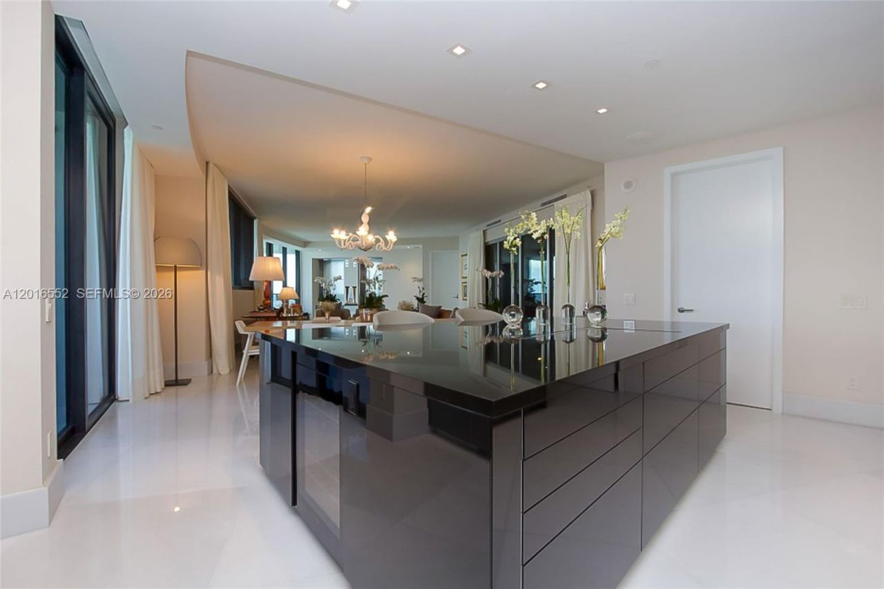 18555 Collins Ave , Unit 4605, Sunny Isles Beach, FL 33160 Photo