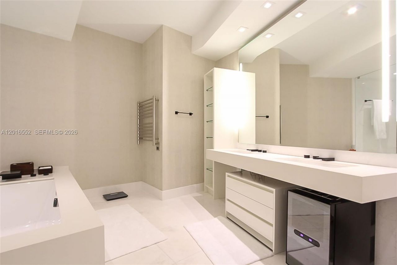 18555 Collins Ave , Unit 4605, Sunny Isles Beach, FL 33160 Photo