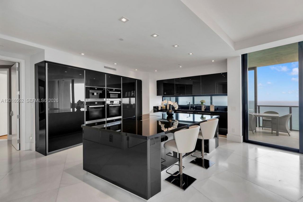 18555 Collins Ave, Unit 4605, Sunny Isles Beach, FL 33160 Photo