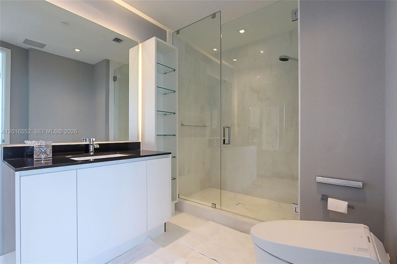 18555 Collins Ave , Unit 4605, Sunny Isles Beach, FL 33160 Photo