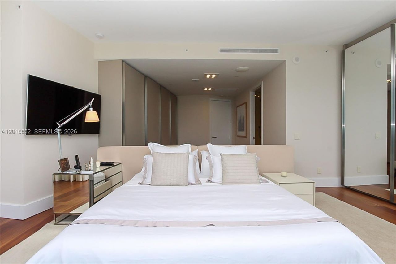 18555 Collins Ave , Unit 4605, Sunny Isles Beach, FL 33160 Photo