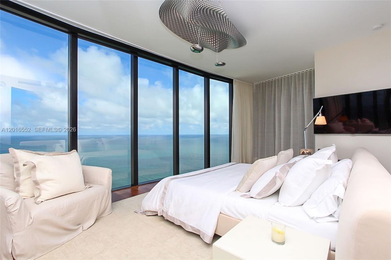 18555 Collins Ave , Unit 4605, Sunny Isles Beach, FL 33160 Photo