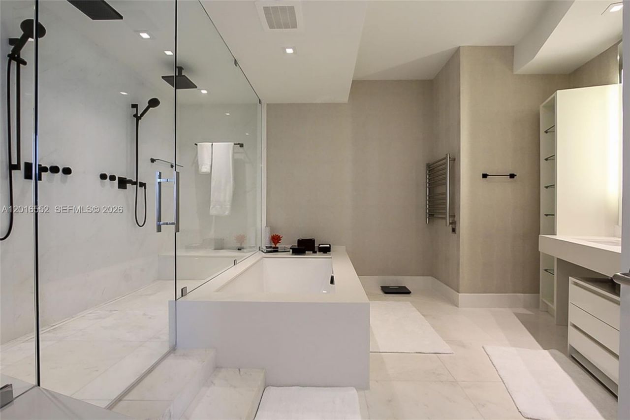 18555 Collins Ave , Unit 4605, Sunny Isles Beach, FL 33160 Photo