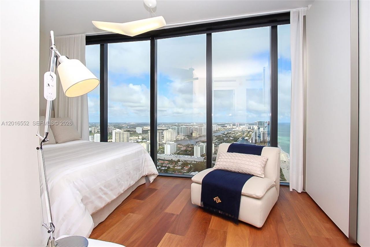 18555 Collins Ave , Unit 4605, Sunny Isles Beach, FL 33160 Photo