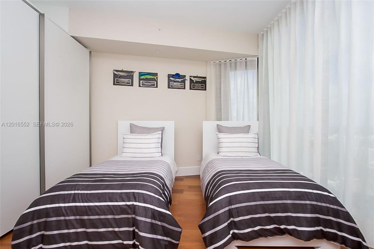 18555 Collins Ave , Unit 4605, Sunny Isles Beach, FL 33160 Photo