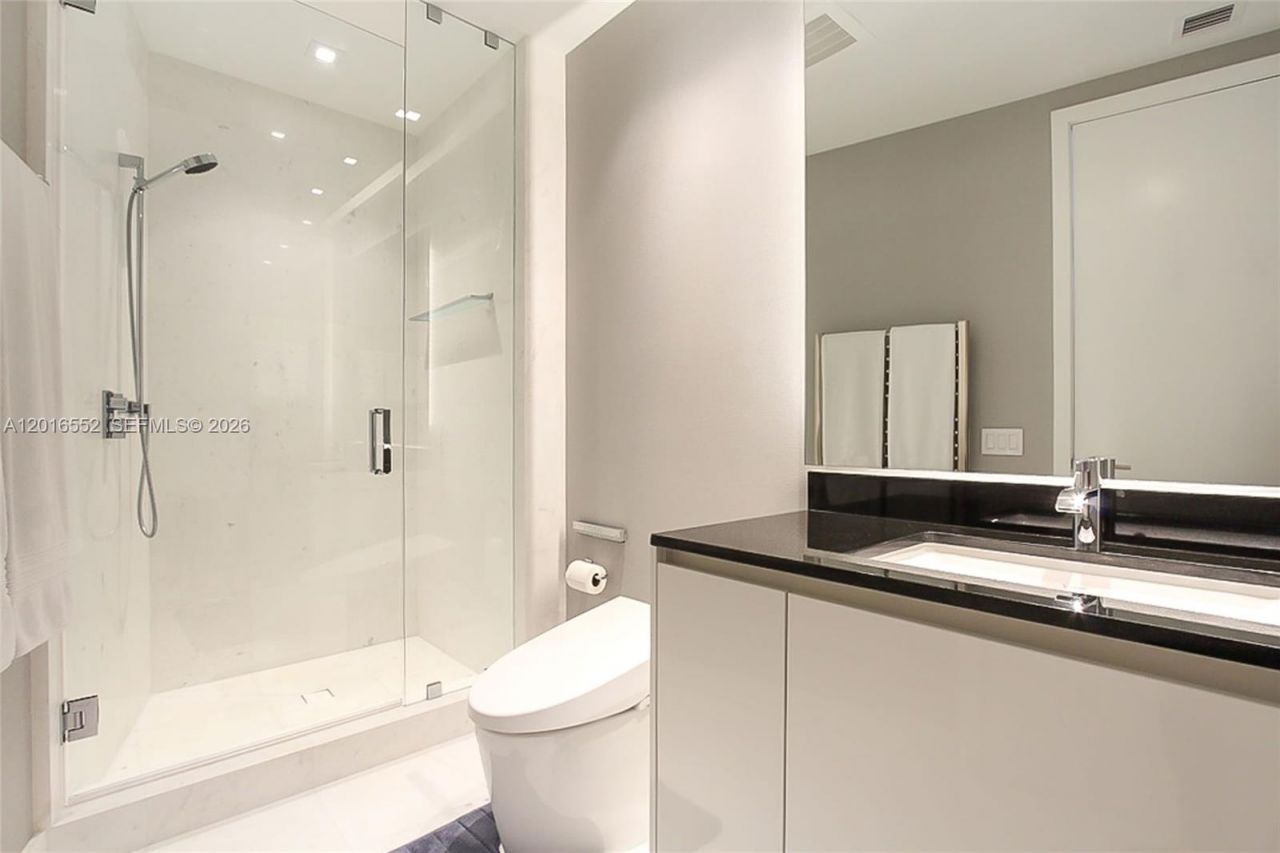 18555 Collins Ave , Unit 4605, Sunny Isles Beach, FL 33160 Photo