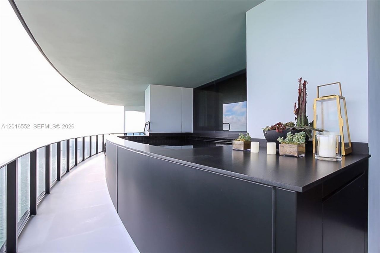 18555 Collins Ave, Unit 4605, Sunny Isles Beach, FL 33160 Photo