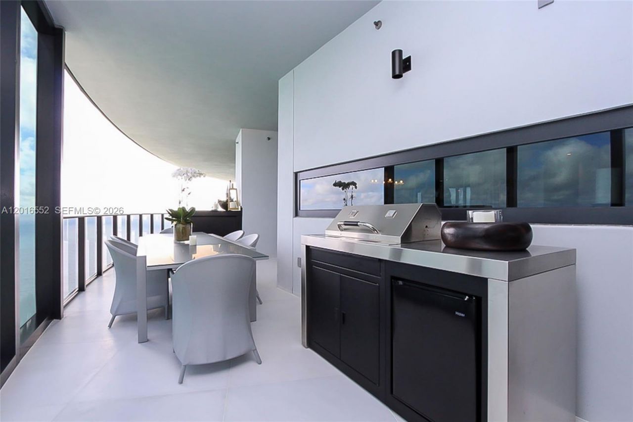 18555 Collins Ave, Unit 4605, Sunny Isles Beach, FL 33160 Photo