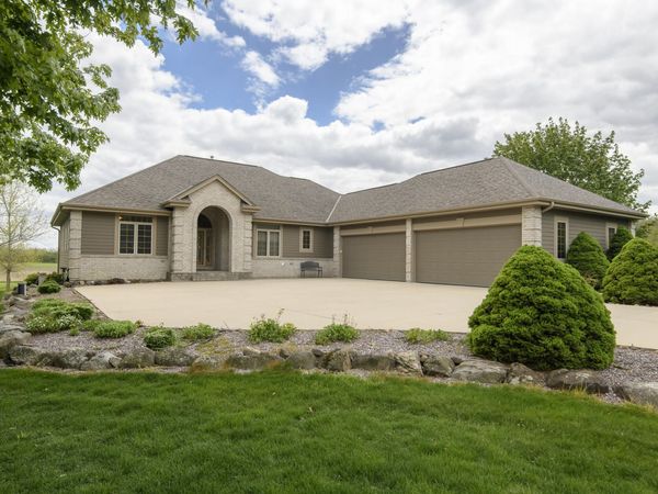 S103W22145 Kelsey Ave, Vernon, WI 53103