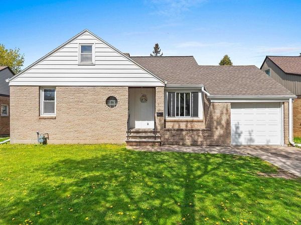 1012 REDWOOD DRIVE, Green Bay, WI 54304