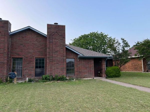 511 Amber Lane, DeSoto, TX 75115