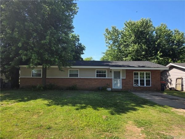 1006 E H, Russellville, AR 72801