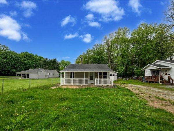 916 Abington Road , Akron, OH 44312