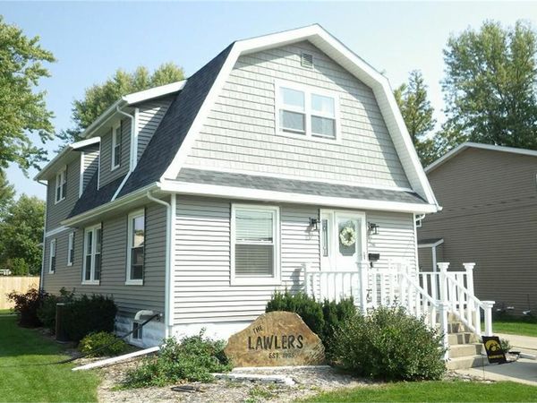 246 6th Street , Dewitt, IA 52742