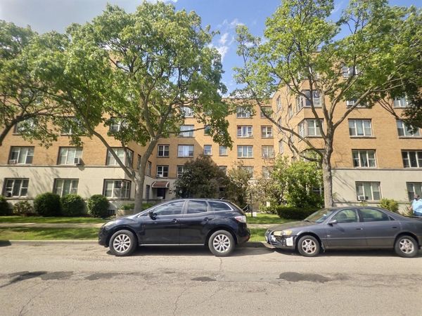 2610 W Balmoral Avenue , Unit 105, Chicago, IL 60625