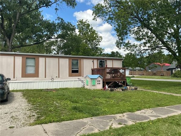 200 E 2nd Street, Pomona, KS 66076