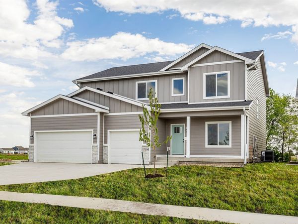 17550 Brookview Drive, Urbandale, IA 50322