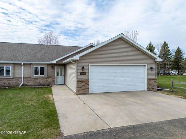 2731 KNIGHT Drive , Grand Forks, ND 58201
