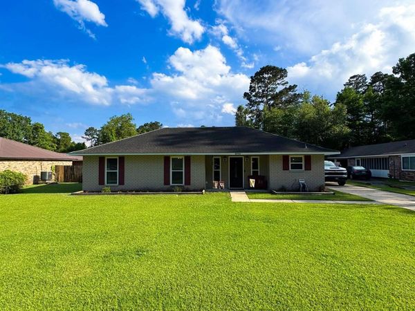 8994 Cedar Springs Ave, Denham Springs, LA 70726