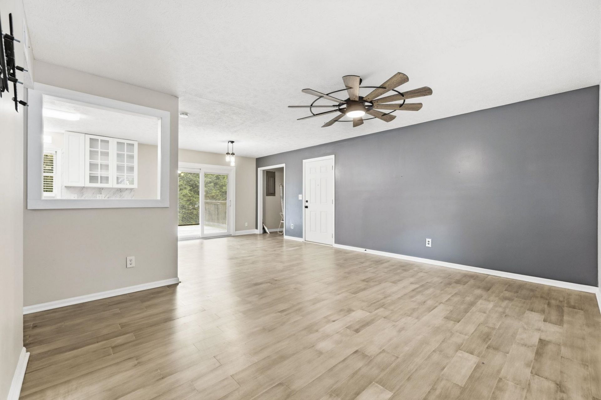 615 Burcale Road Circle Photo 4
