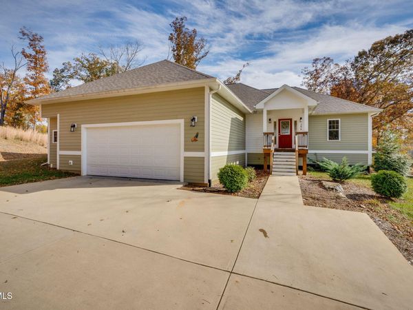296 Allenwood Drive, Surgoinsville, TN 37873