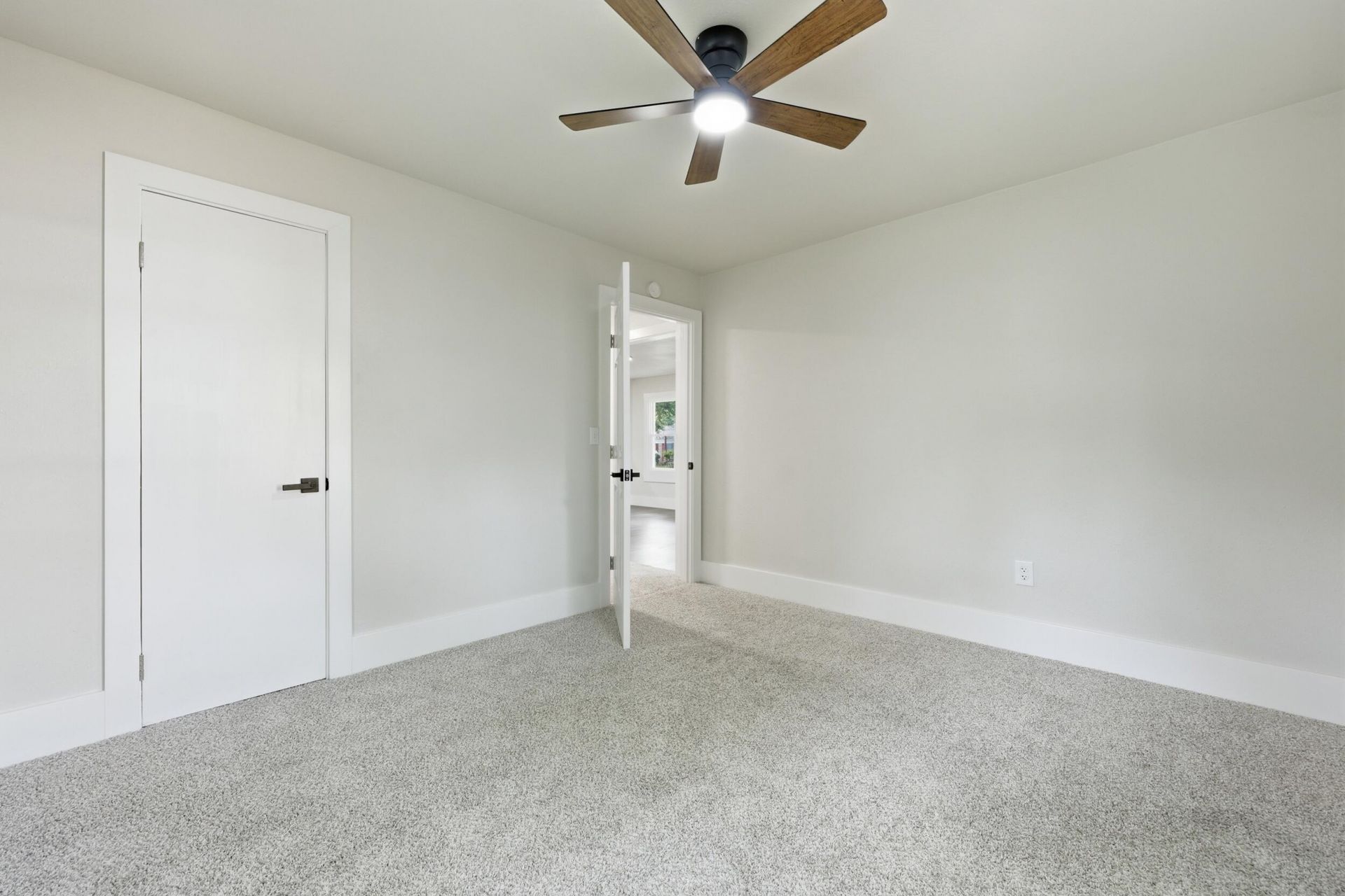 513 Warren Street Photo 13