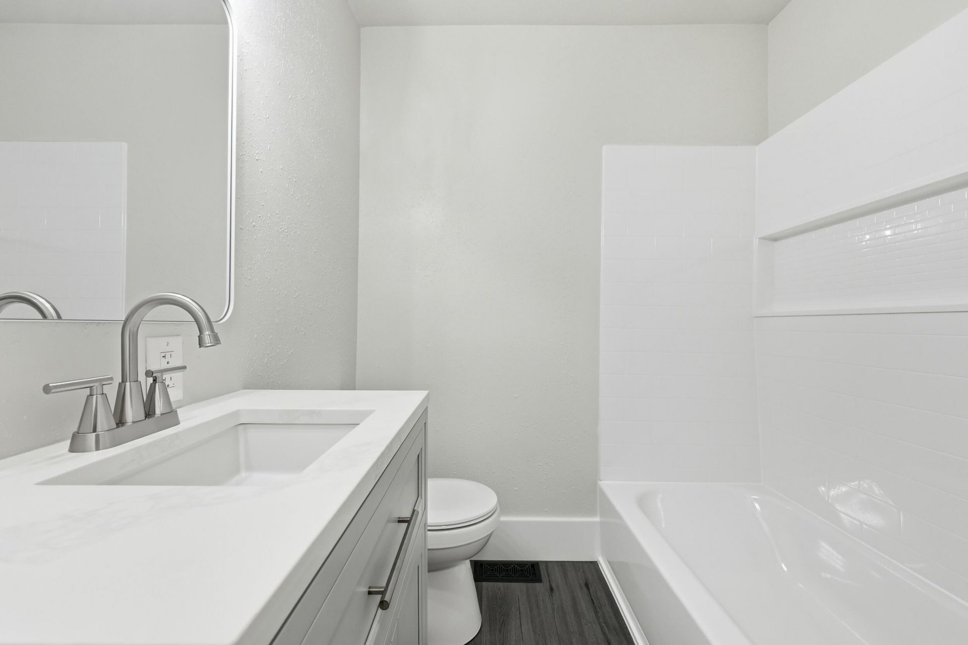 513 Warren Street Photo 16