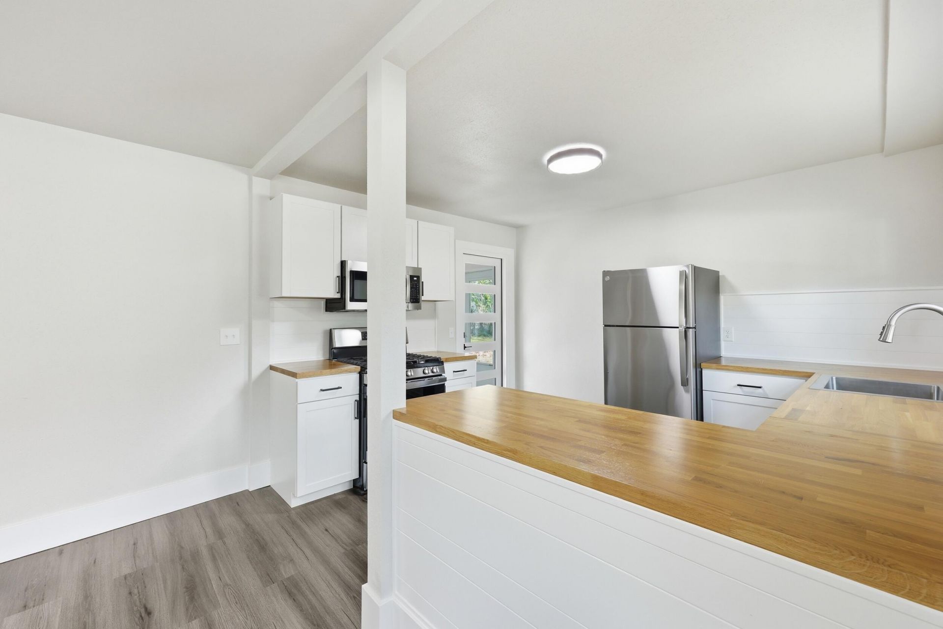 513 Warren Street Photo 9