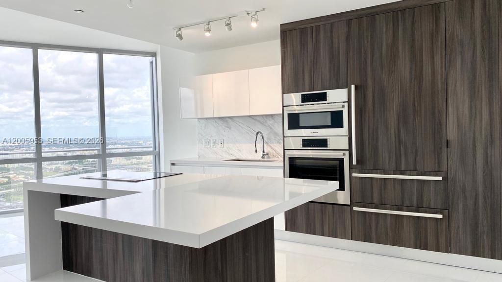851 NE 1st Ave , Unit 4404, Miami, FL 33132 Photo