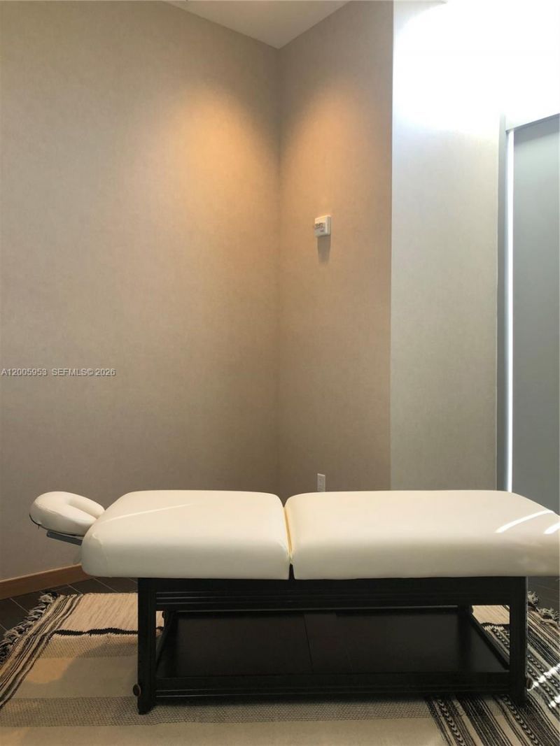 851 NE 1st Ave , Unit 4404, Miami, FL 33132 Photo