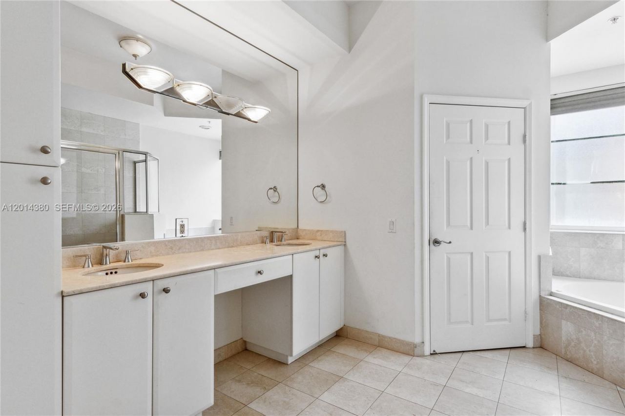 100 Meridian Ave , Unit 244, Miami Beach, FL 33139 Photo