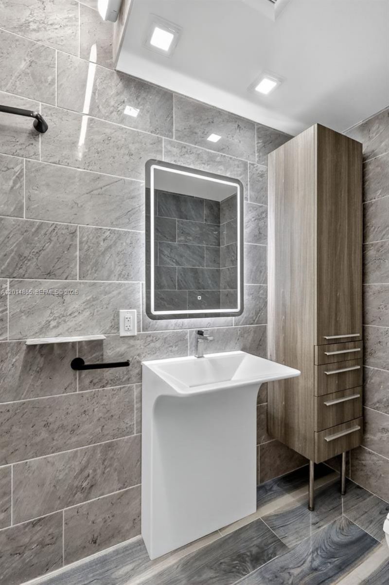300 Bayview Dr, Unit 1009, Sunny Isles Beach, FL 33160 Photo