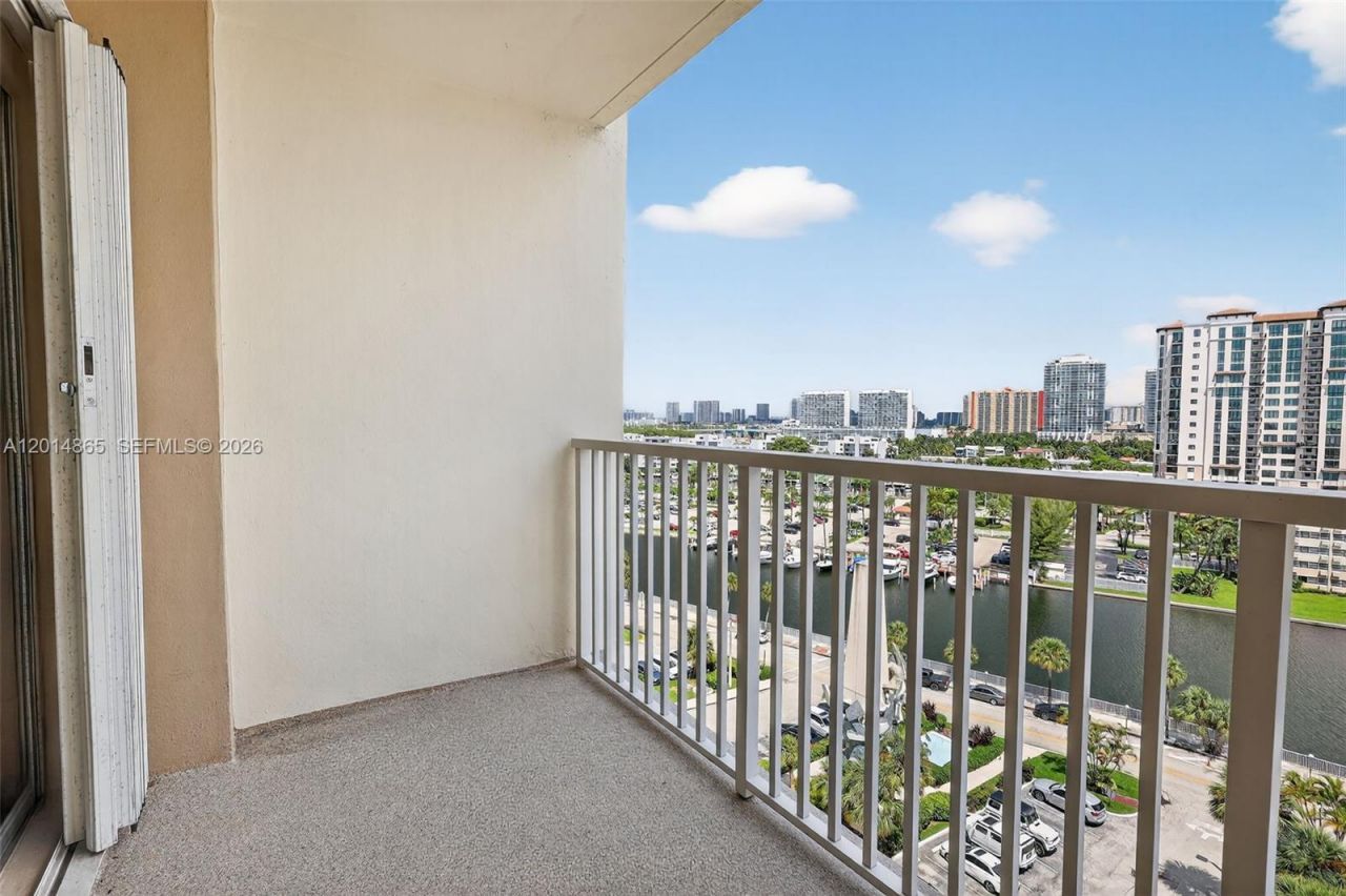 300 Bayview Dr, Unit 1009, Sunny Isles Beach, FL 33160 Photo