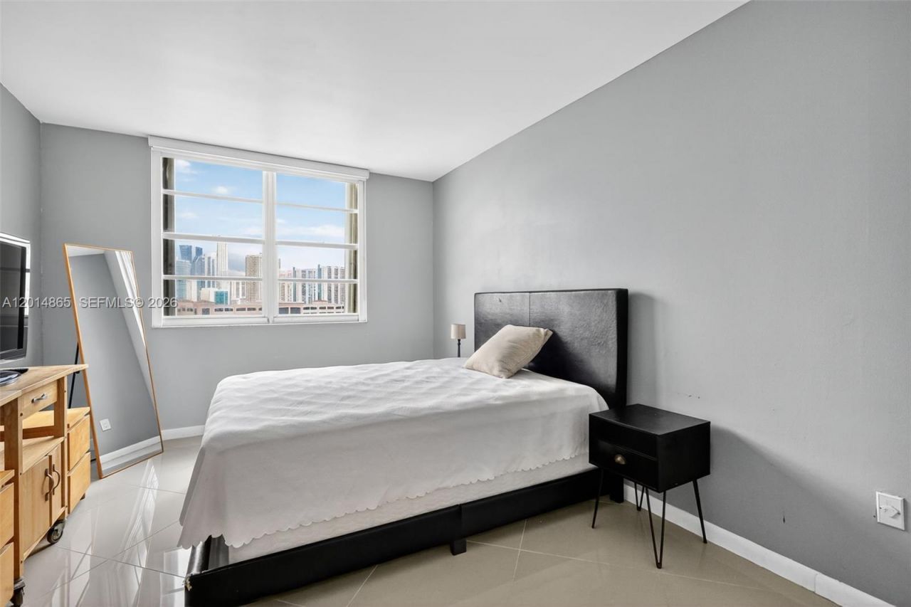 300 Bayview Dr, Unit 1009, Sunny Isles Beach, FL 33160 Photo