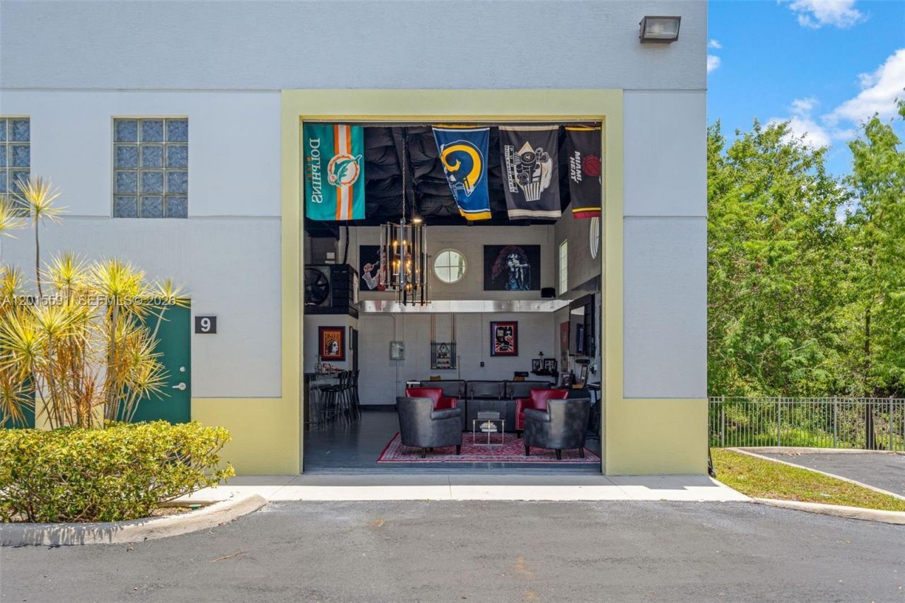 2937 Ravenswood Rd, Unit 9S, Dania Beach, FL 33312 Photo
