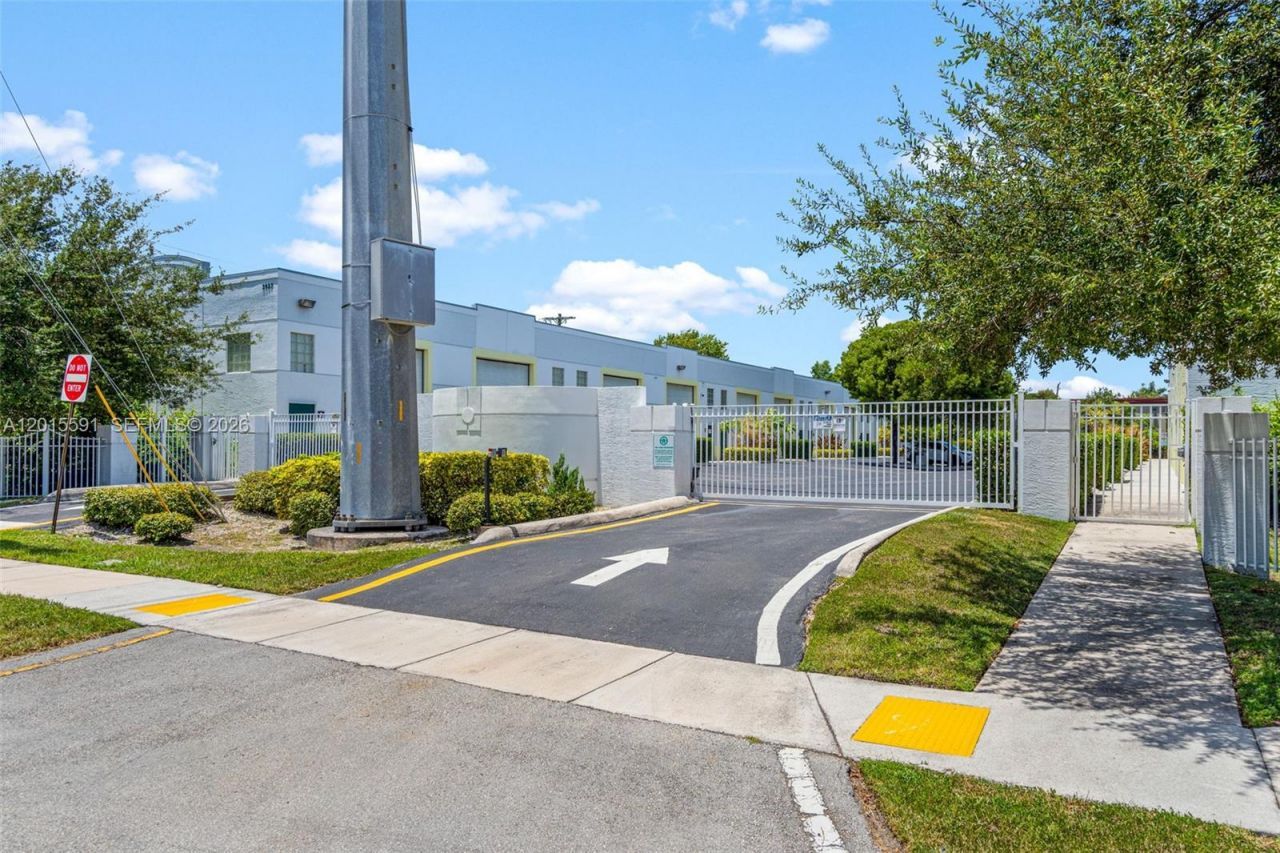2937 Ravenswood Rd, Unit 9S, Dania Beach, FL 33312 Photo