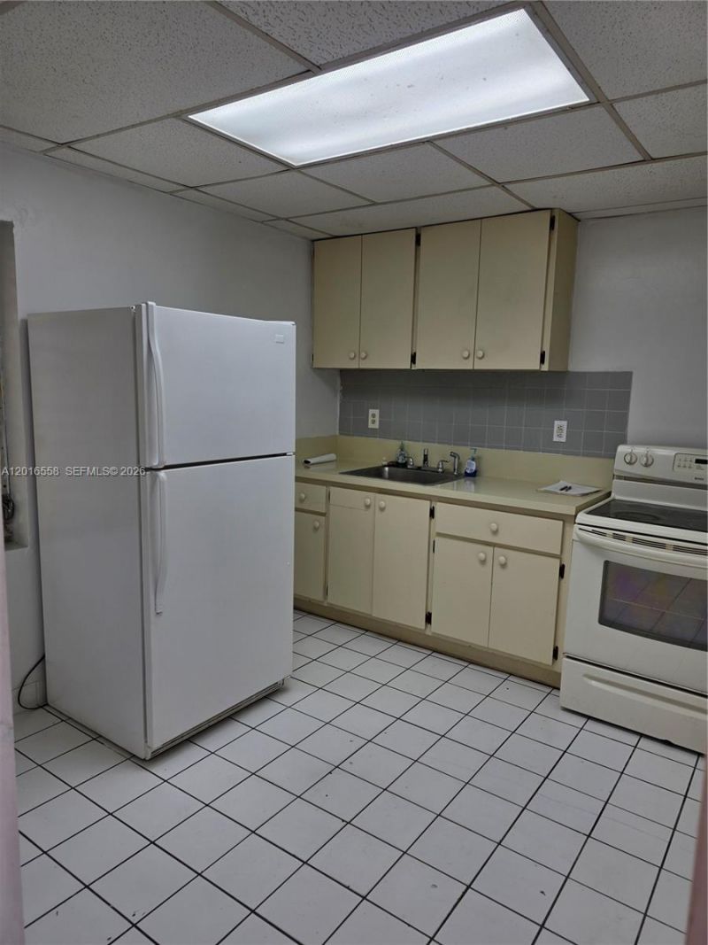 8701 NE 8th Ct , Miami, FL 33138 Photo