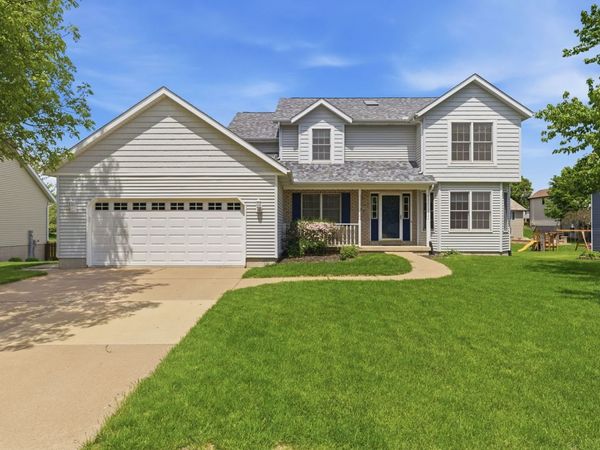 1208 W Donahue Street, Eldridge, IA 52748