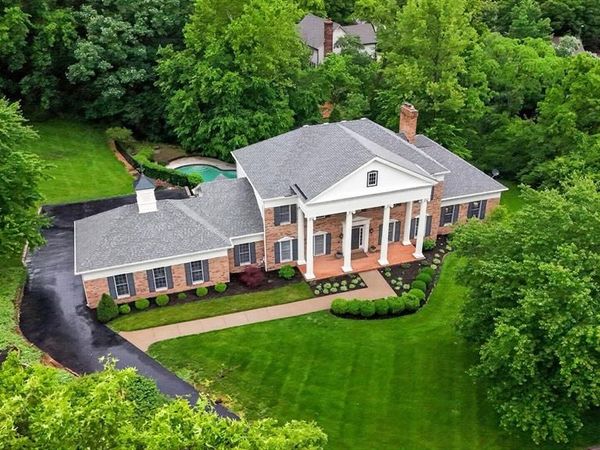 1 Delvin Court, Town and Country, MO 63141