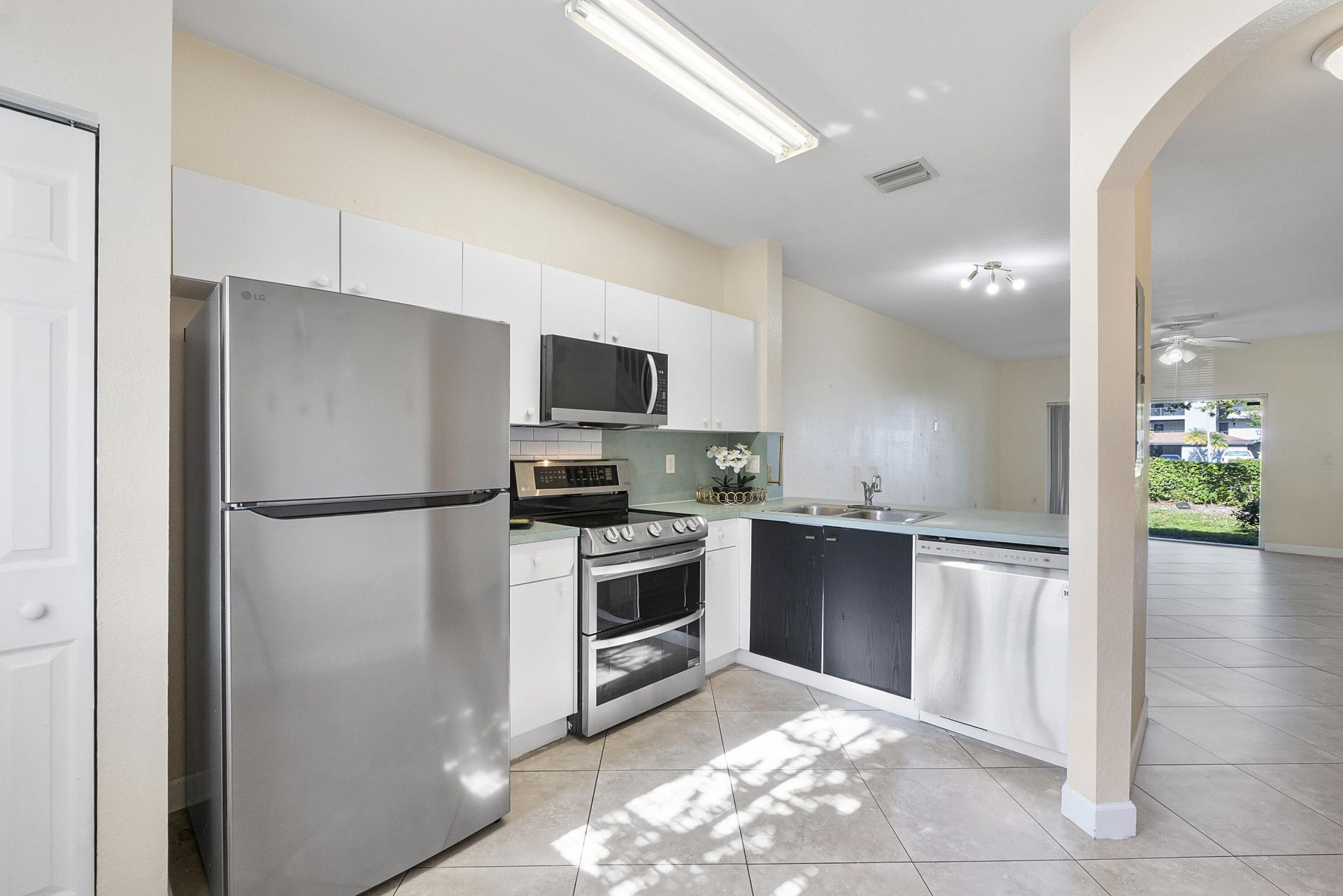 5910 Riverside Avenue, Tamarac, FL 33321 Photo