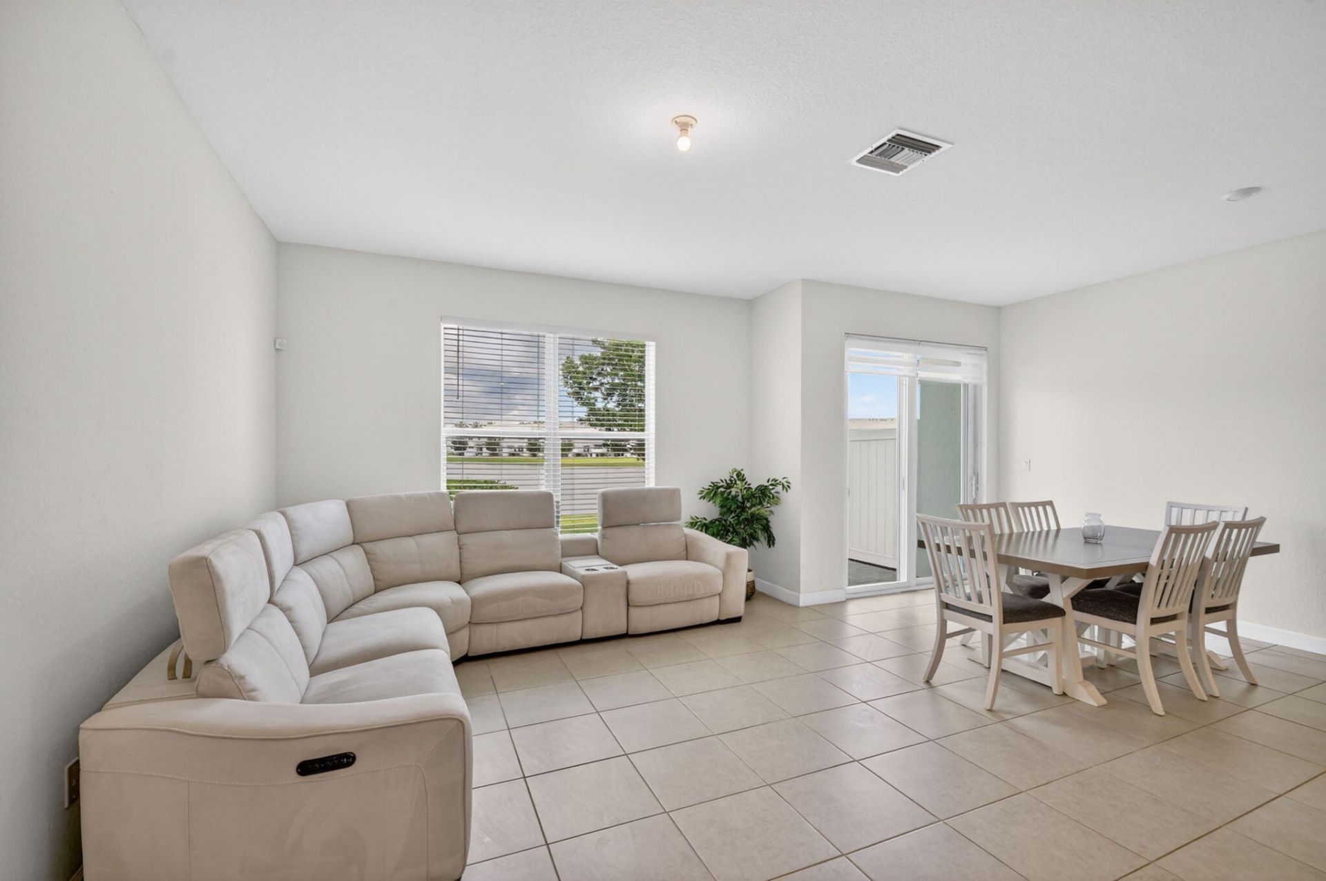6933 N Harbours Edge Avenue, Lake Worth, FL 33467 Photo