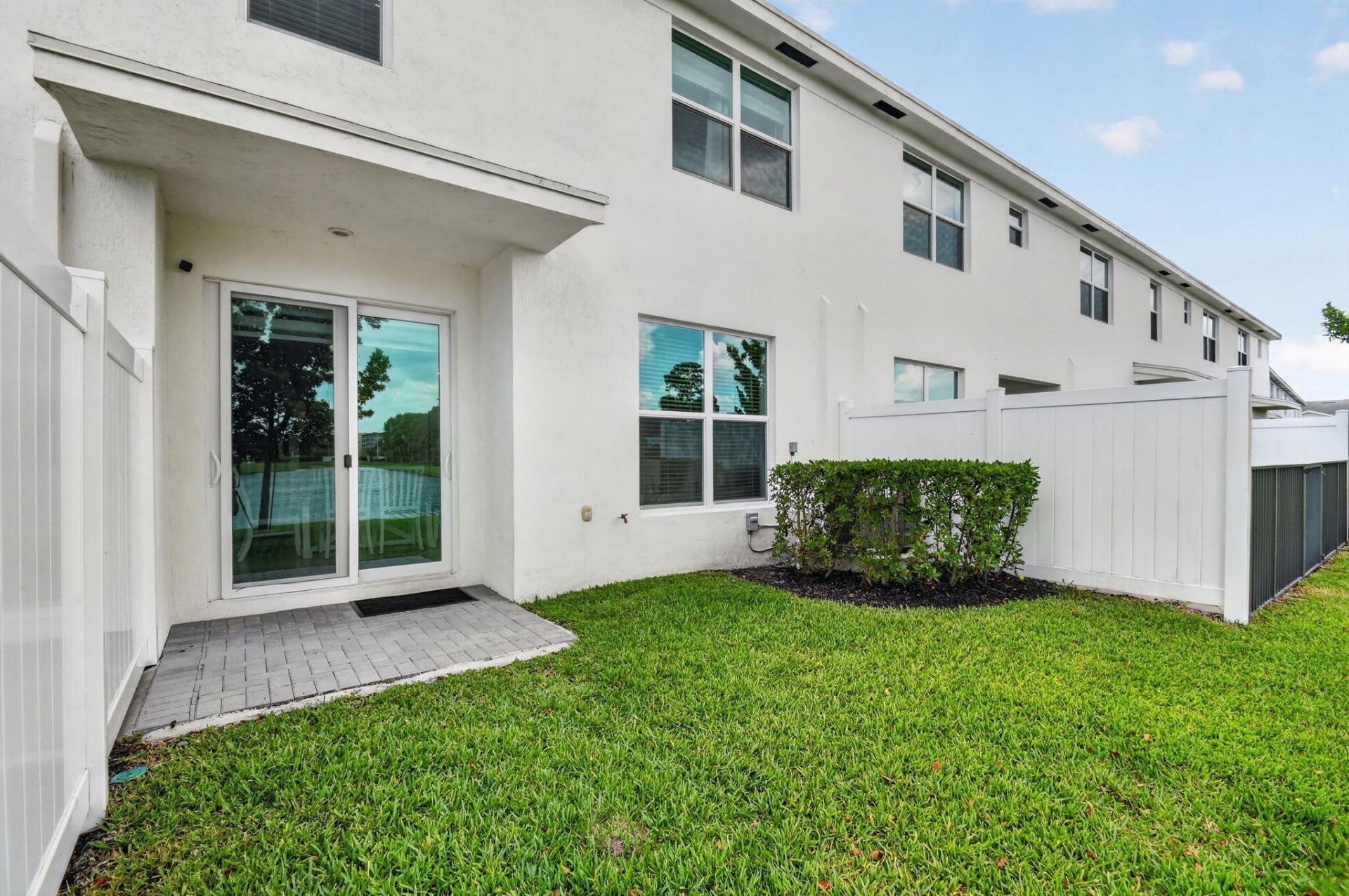6933 N Harbours Edge Avenue, Lake Worth, FL 33467 Photo