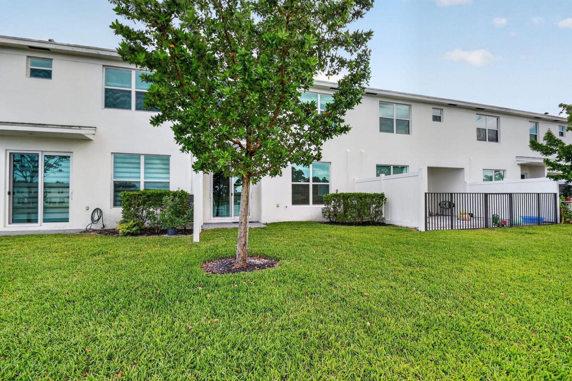 6933 N Harbours Edge Avenue, Lake Worth, FL 33467 Photo