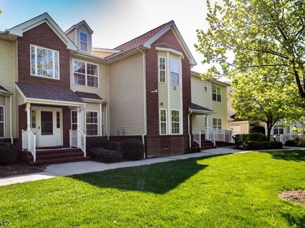 148 Forest Dr, Piscataway, NJ 08854