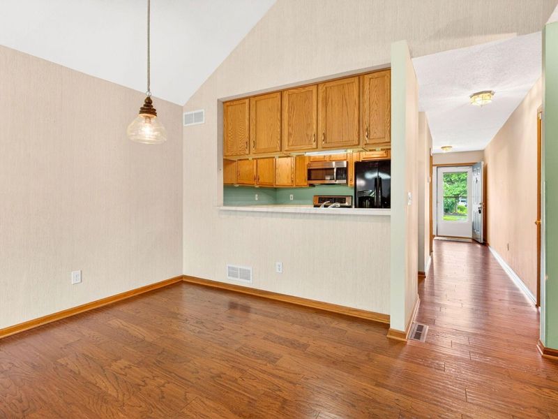 7042 Greensview Village Drive, Canal Winchester, OH 43110 Photo 19