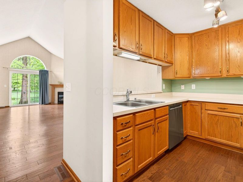 7042 Greensview Village Drive, Canal Winchester, OH 43110 Photo 21